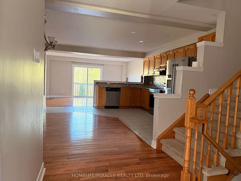 98 Marycroft Ct — Photo 3