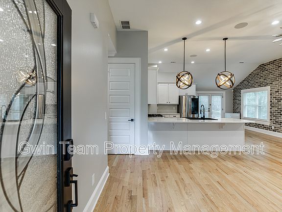 5th image of 75 Cherry St