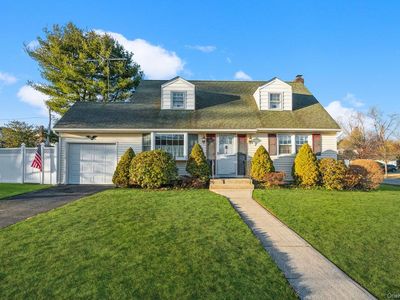 102 Devonshire Drive, East Norwich, NY, 11732