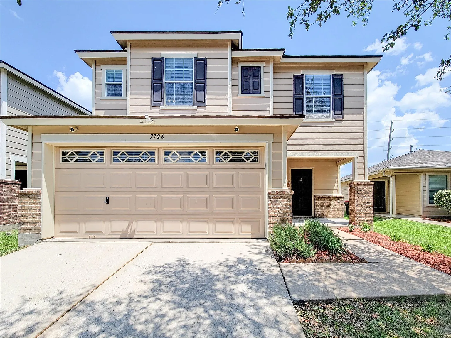 4 bed, 2.5 bath, 2100 sqft, $2,100 — Photo 4