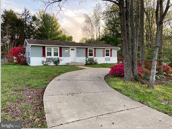 3rd image of 2 Martha Ct