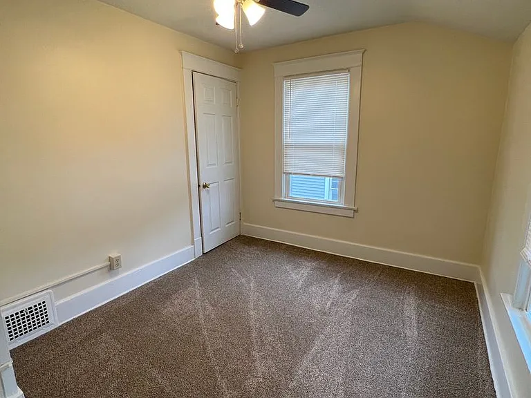 534 E Prospect St — Photo 11