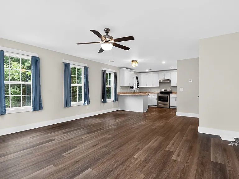 1007 Wilmouth St — Photo 4