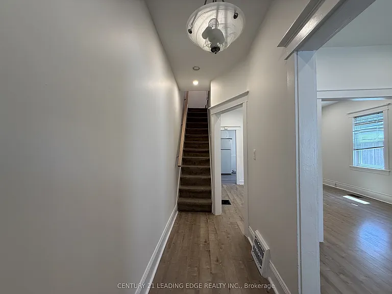 485 Albert St — Photo 4