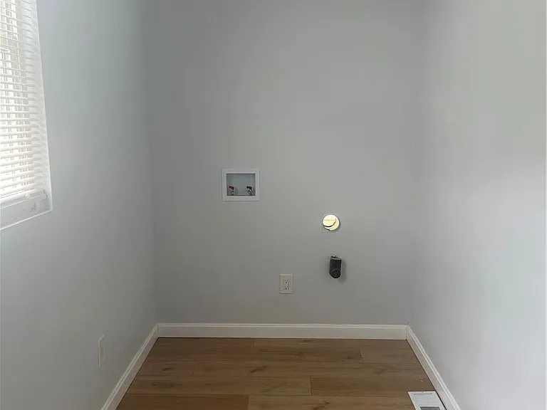 1252 Jefferson St — Photo 8