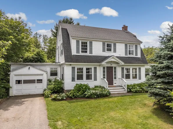 587 Shore Road, Cape Elizabeth, ME 04107
