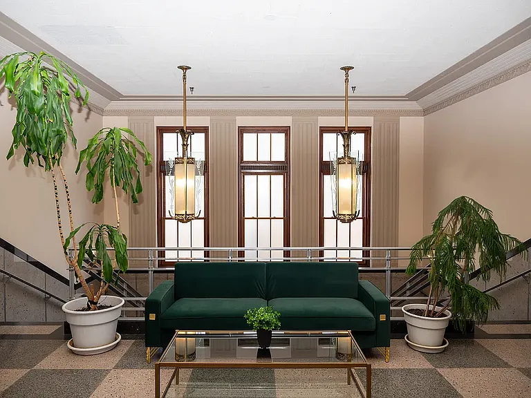 City Hall Apartments — Photo 3
