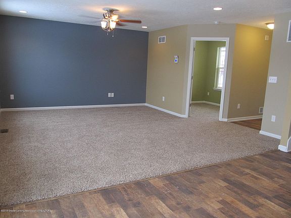 3rd image of 1308 Yarrow Dr