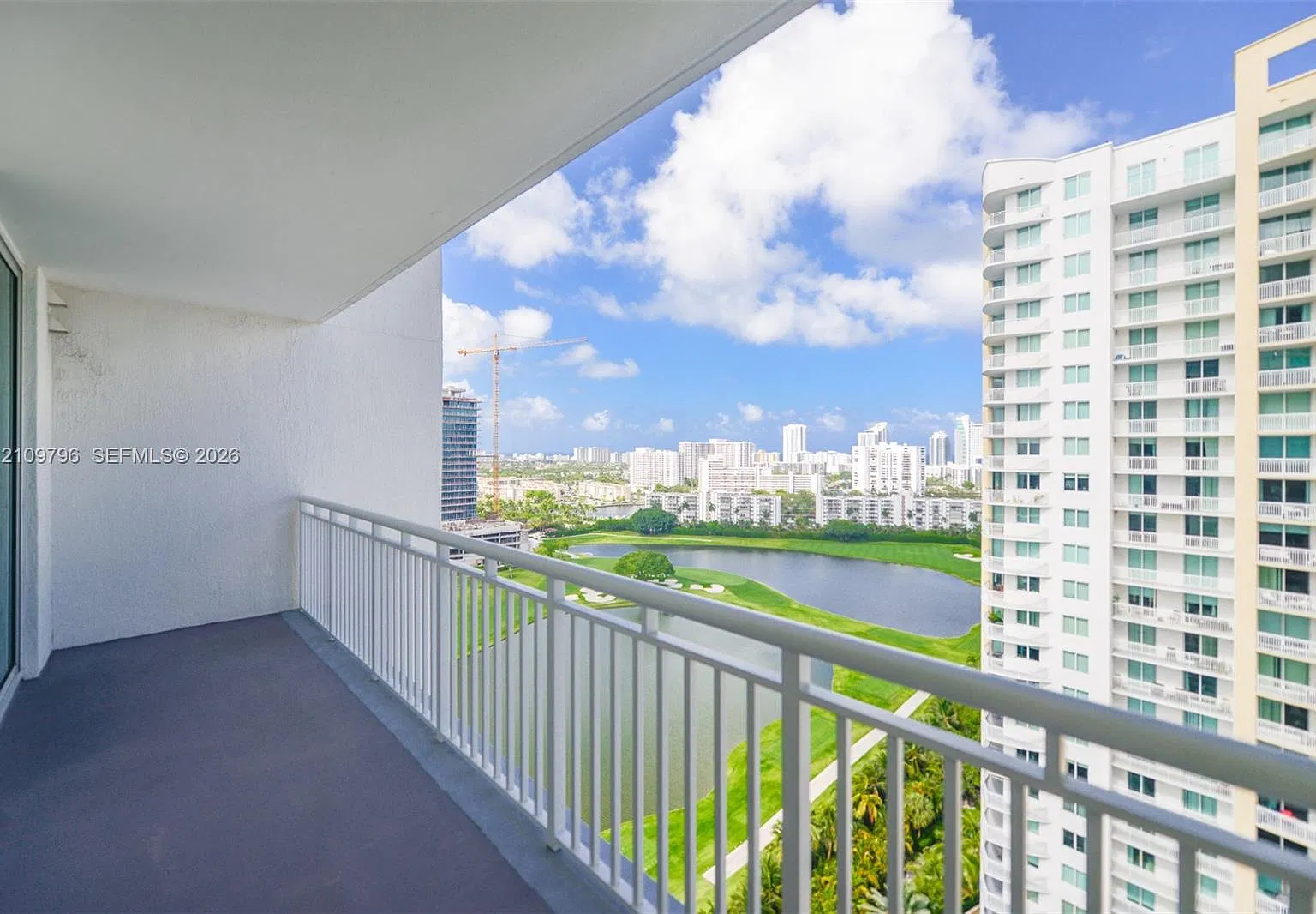 Duo Condominium West — Photo 4