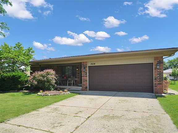 3rd image of 3634 Tracy Dr