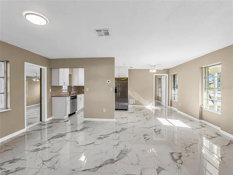 640 Dalton Blvd — Photo 9