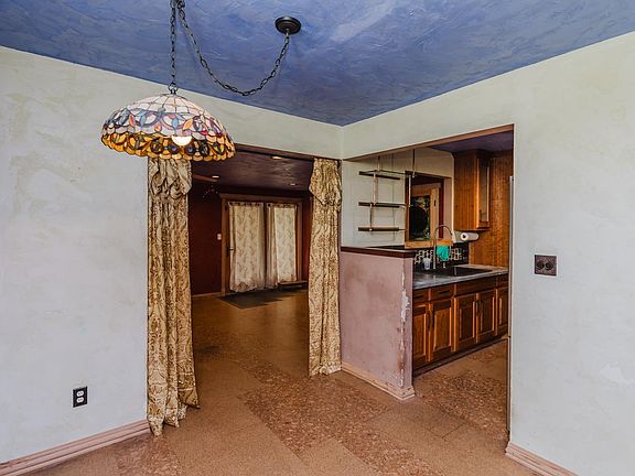 5th image of 2955 E Glen Oaks Dr