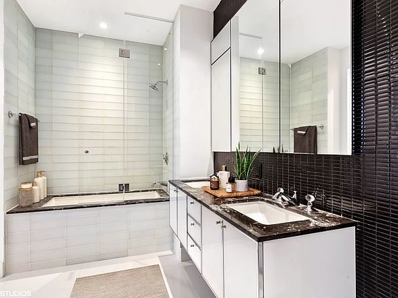 3rd image of 25 Broad St APT 14O