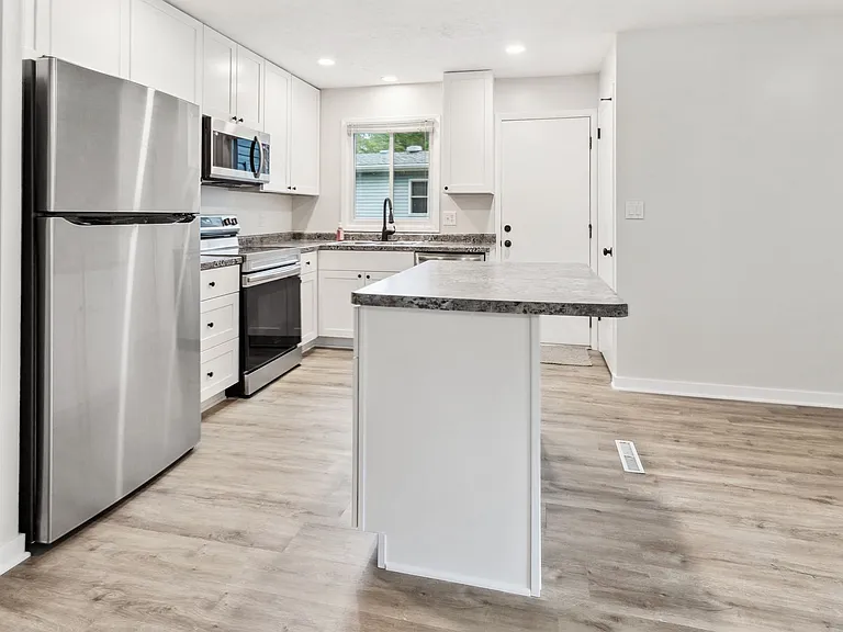 5049 Grassridge Rd — Photo 3