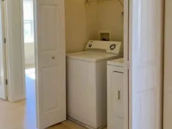 320 Summer Ln, Richmond, CA 94806