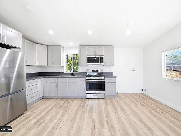 3272 K St — Photo 18