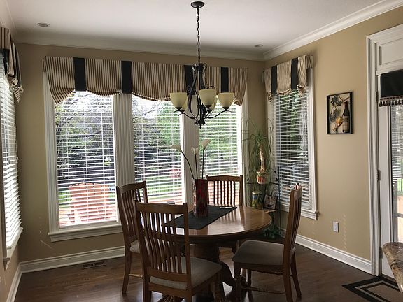 Breakfast Nook w/ great view