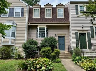2374 Hunters Square Ct, Reston, VA 20191