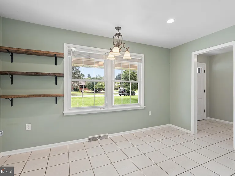 8109 Broadview Dr — Photo 4