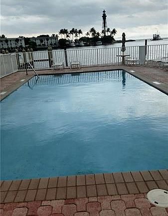 4th image of 2508 Bay Dr APT 5