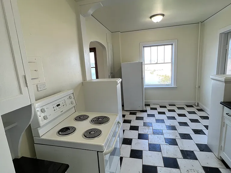 Broadmoor — Photo 48