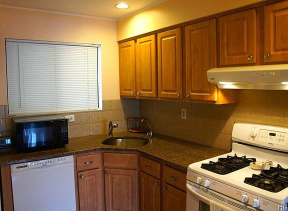 4th image of 452 Country Club Ln Unit 452