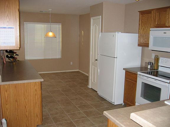 4th image of 7929 W Winslow Ave