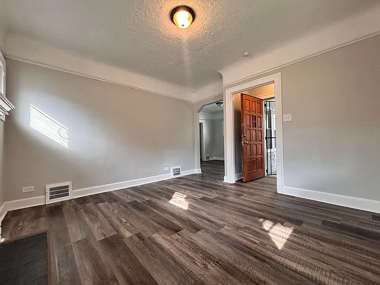907 Rondel Rd — Photo 2