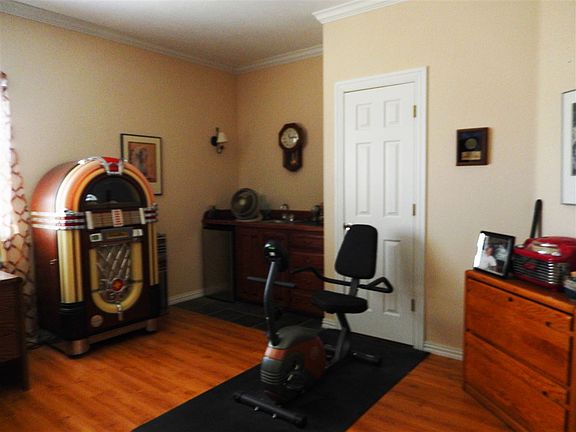 4th image of 50 Mayberry Dr