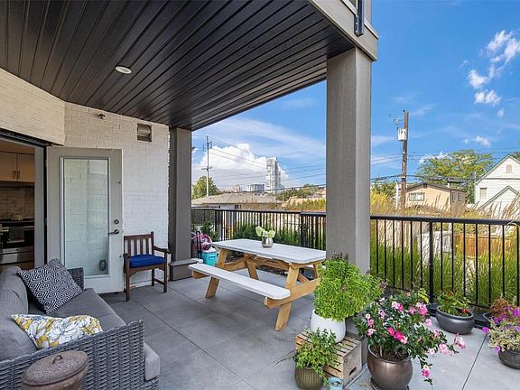 4th image of 710 Stockwell Ave #104