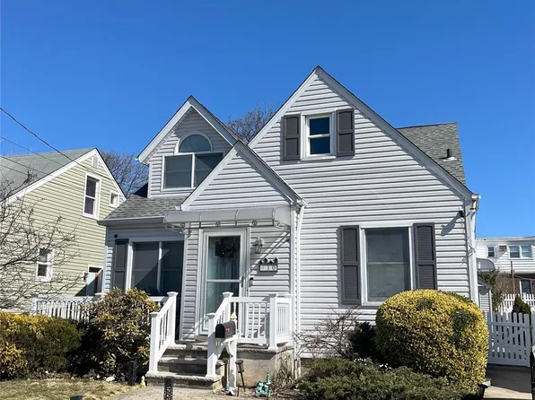 10 Kamda Boulevard, New Hyde Park, NY 11040