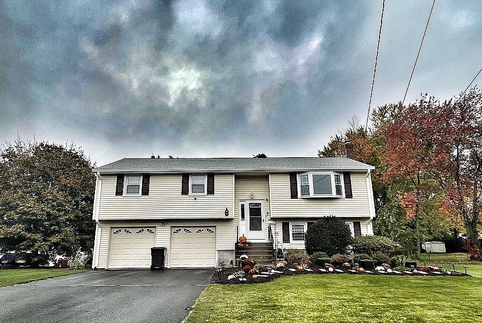1st image of 11 Poplar Dr