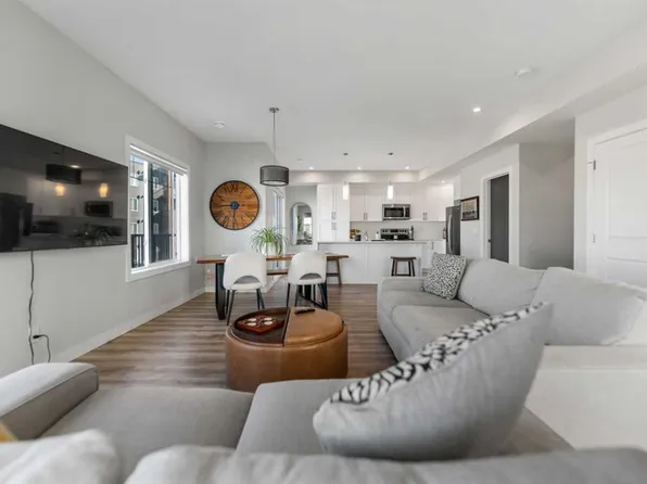 258 NE Canals Xing SW, Airdrie, AB T4B 4L3