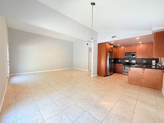 4th image of 930 S Nueva Vista Dr
