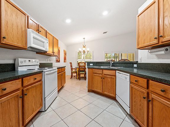 3rd image of 12104 La Vita Way