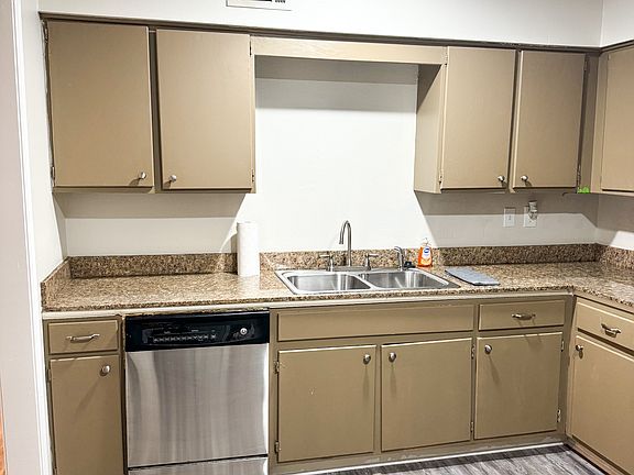 3rd image of 206 Park Ln
