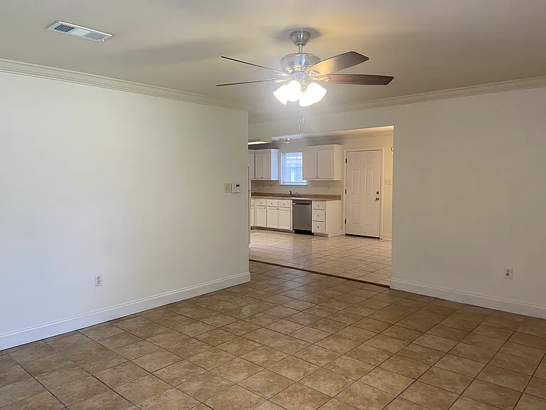 2123 Colorado St — Photo 4