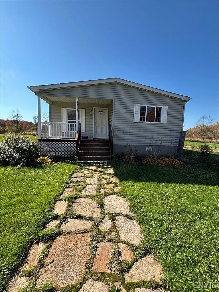 3 bed, 2.0 bath, 1540 sqft, $2,400 — Photo 1