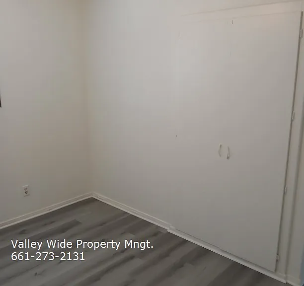 bedroom 1, closet