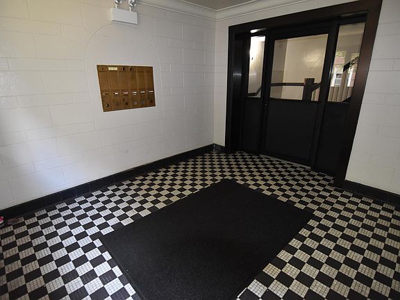 3rd image of 4430 N Wolcott Ave APT 3B