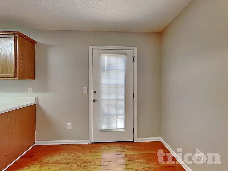57 Honeysuckle Ct — Photo 4