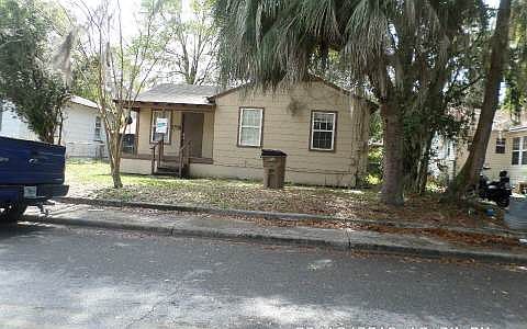 1st image of 576 NE Lake Dr