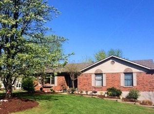 20922 Ridge Cliff Ct, Lawrenceburg, IN 47025