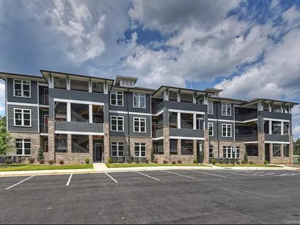 935 McAlway Rd, Charlotte, NC 28211