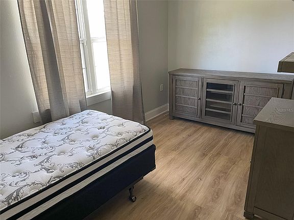 4th image of 306 Lee St