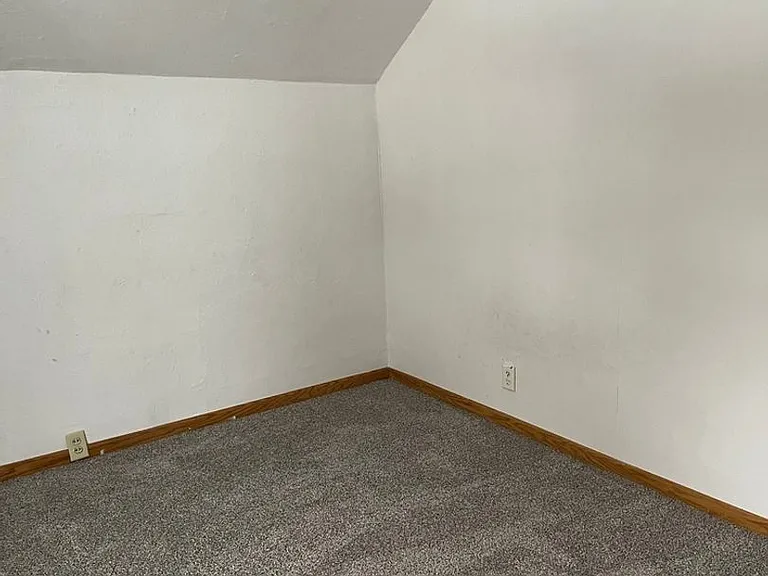 122 Edwards St — Photo 9