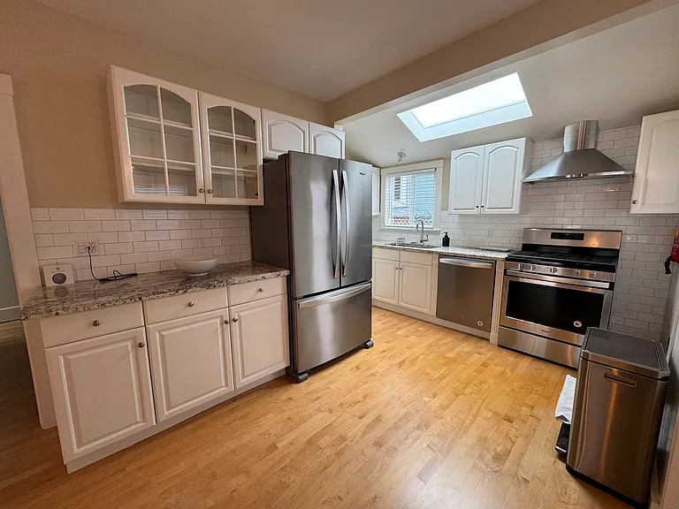 1596 Pacific Ave — Photo 4