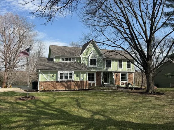 1510 S Lakestone Dr, Olathe, KS 66061