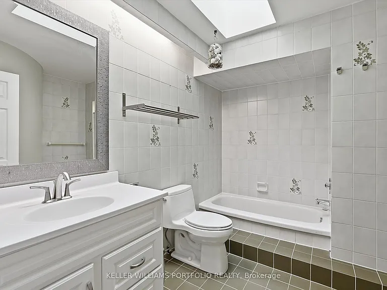 73 Jessica Gdns — Photo 31
