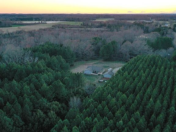 3rd image of 610 Duck Dr